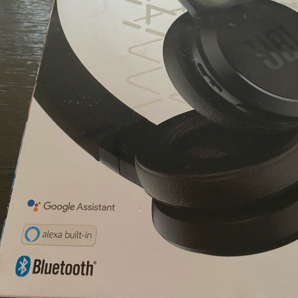 JNL Live 400bt Headset - Picture 2 of 6